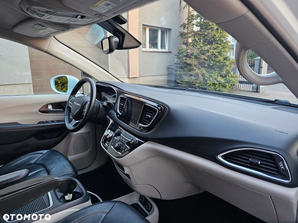Chrysler Pacifica - 13