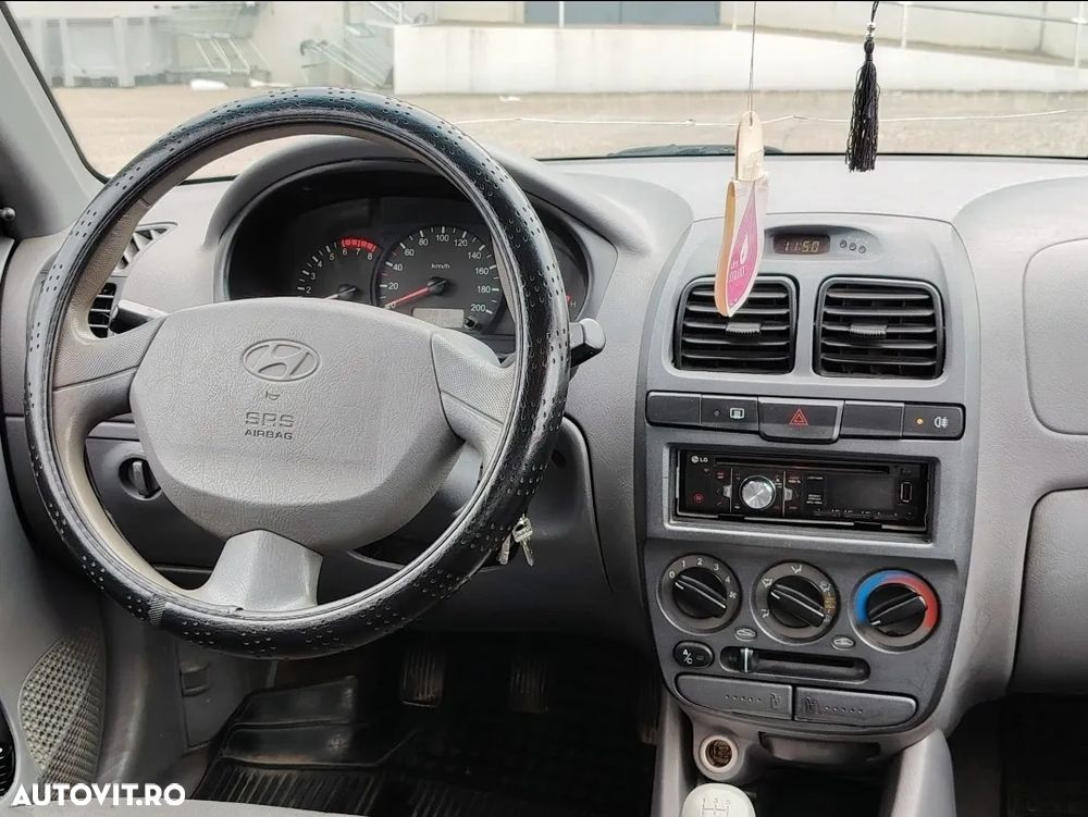 Hyundai Accent 1.3i - 5