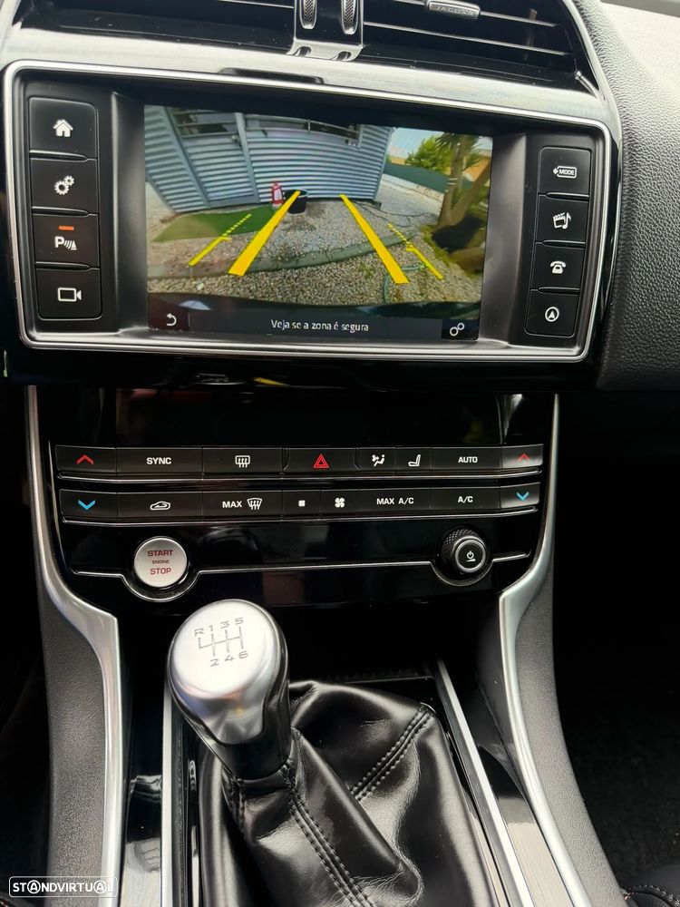 Jaguar XE 2.0 D Prestige - 10