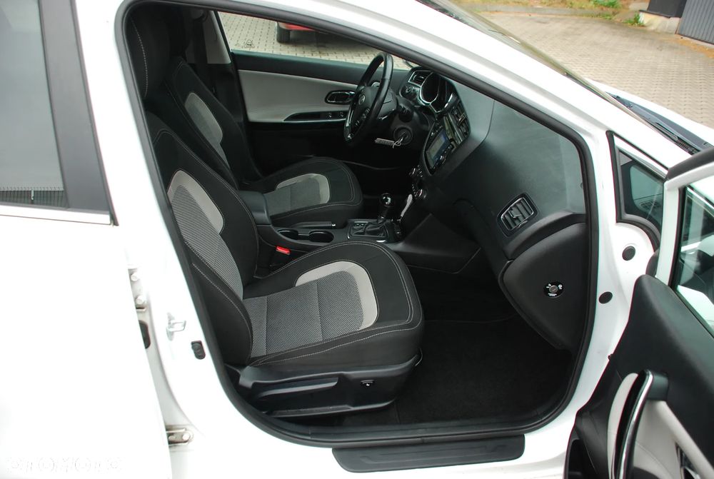 Kia Ceed Cee'd 1.6 CRDi L Business Line DCT - 24