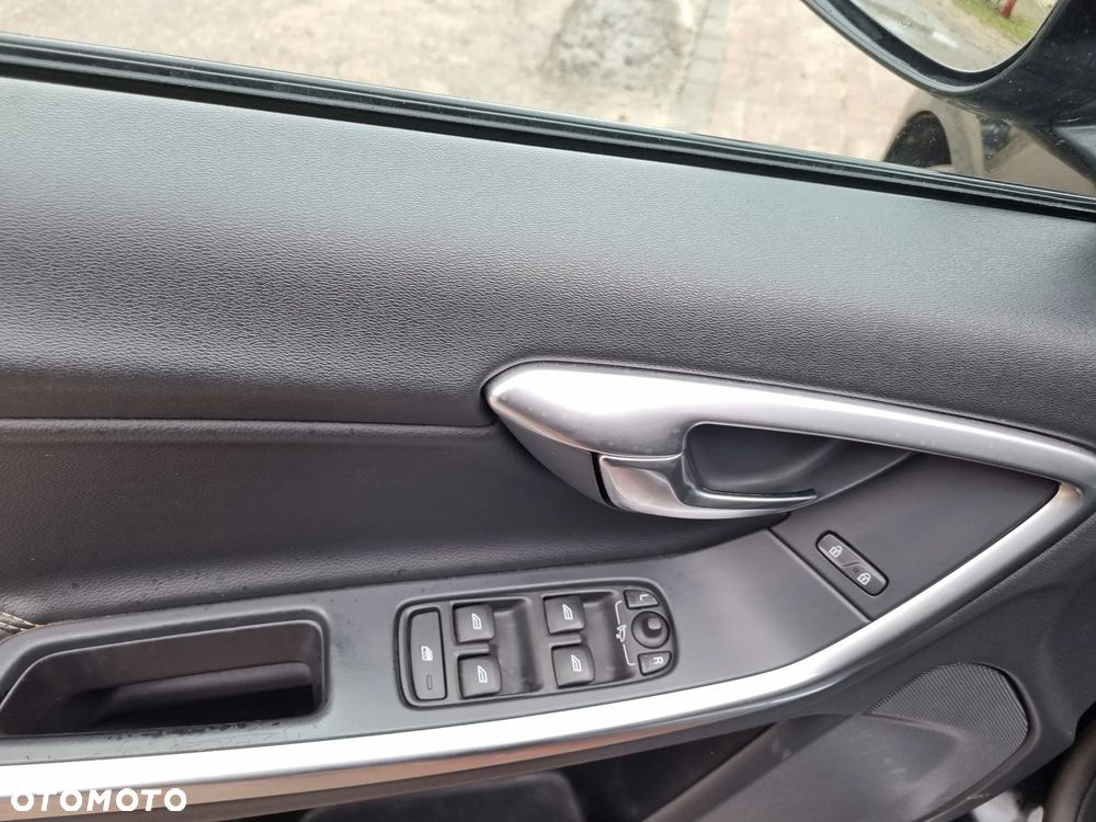 Volvo V60 D2 Drive-E Momentum - 25