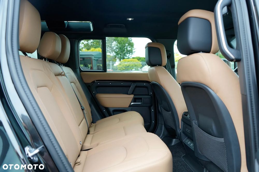 Land Rover Defender 3.0 D250 mHEV X-Dynamic SE - 30
