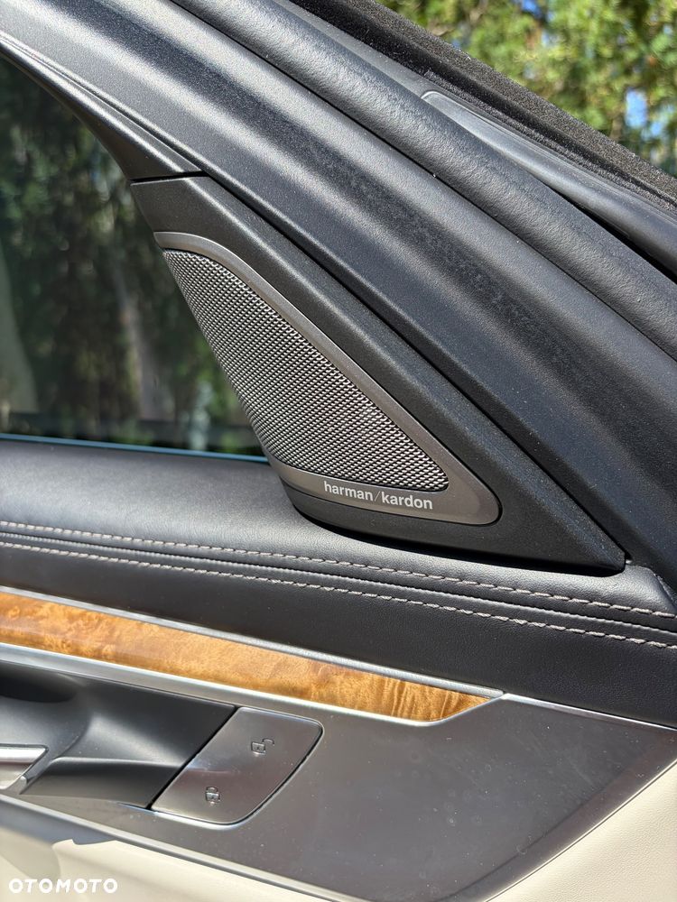 BMW Seria 7 740Li - 21