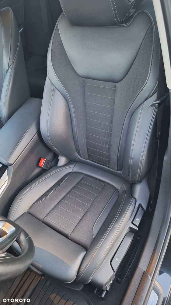 BMW Seria 3 330e M Sport - 15