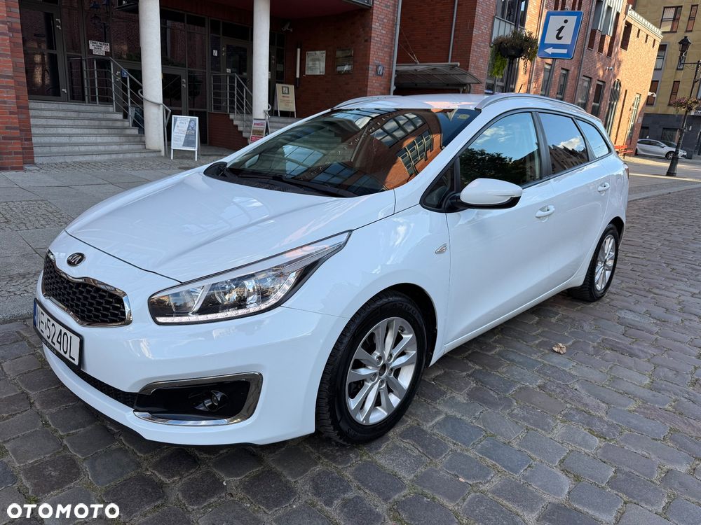 Kia Ceed 1.6 CRDi 136 ISG Dream Team Edition - 1
