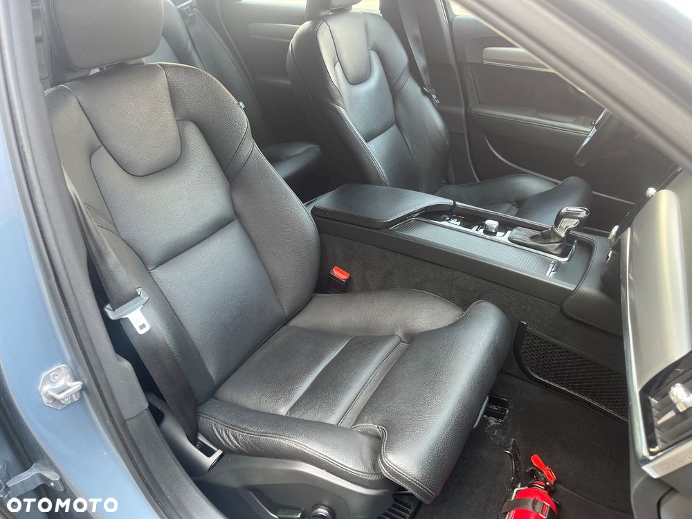 Volvo V90 D4 SCR Momentum Pro - 13