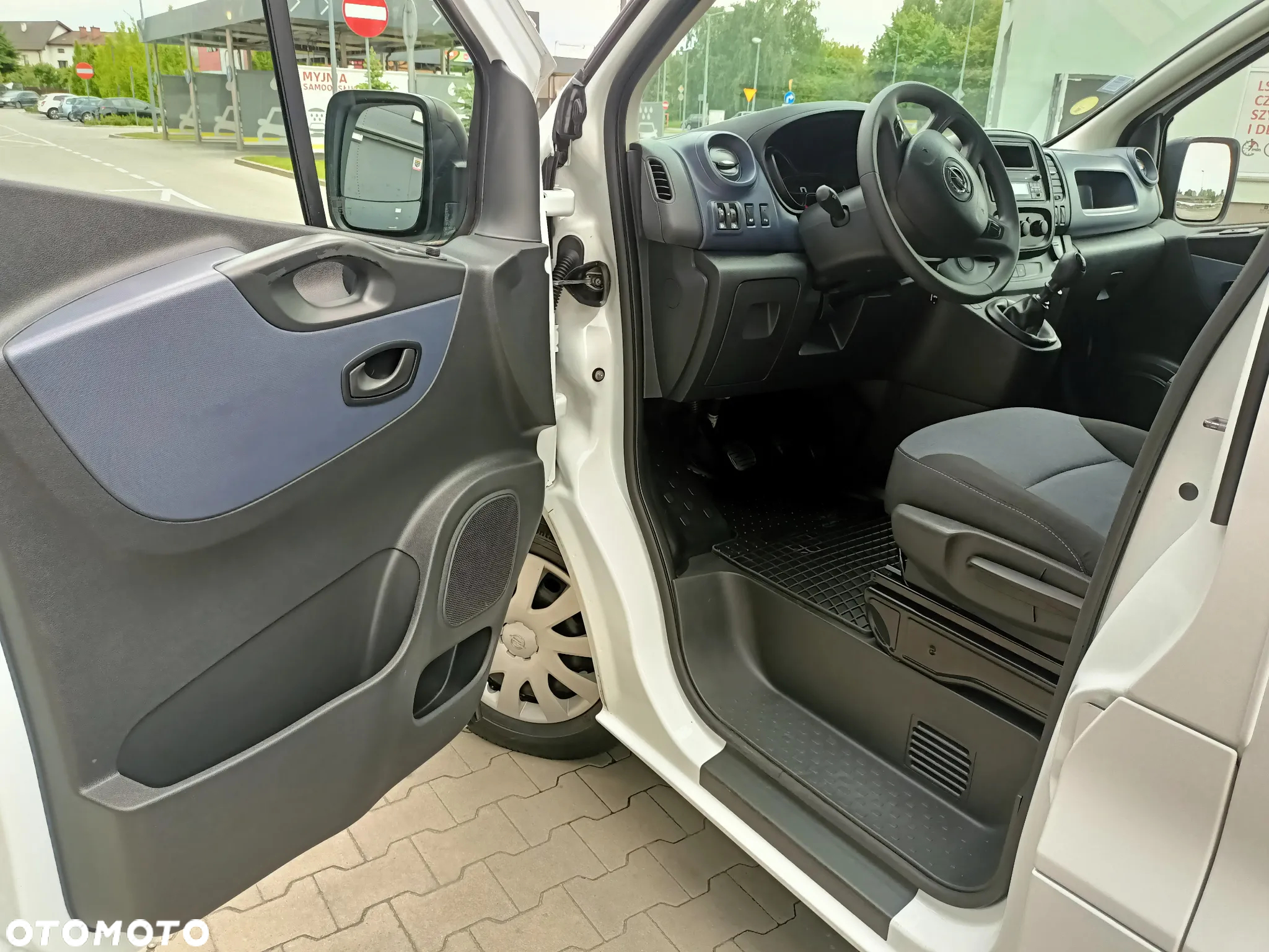 Opel VIVARO 5-cio OSOBOWY LONG - 20