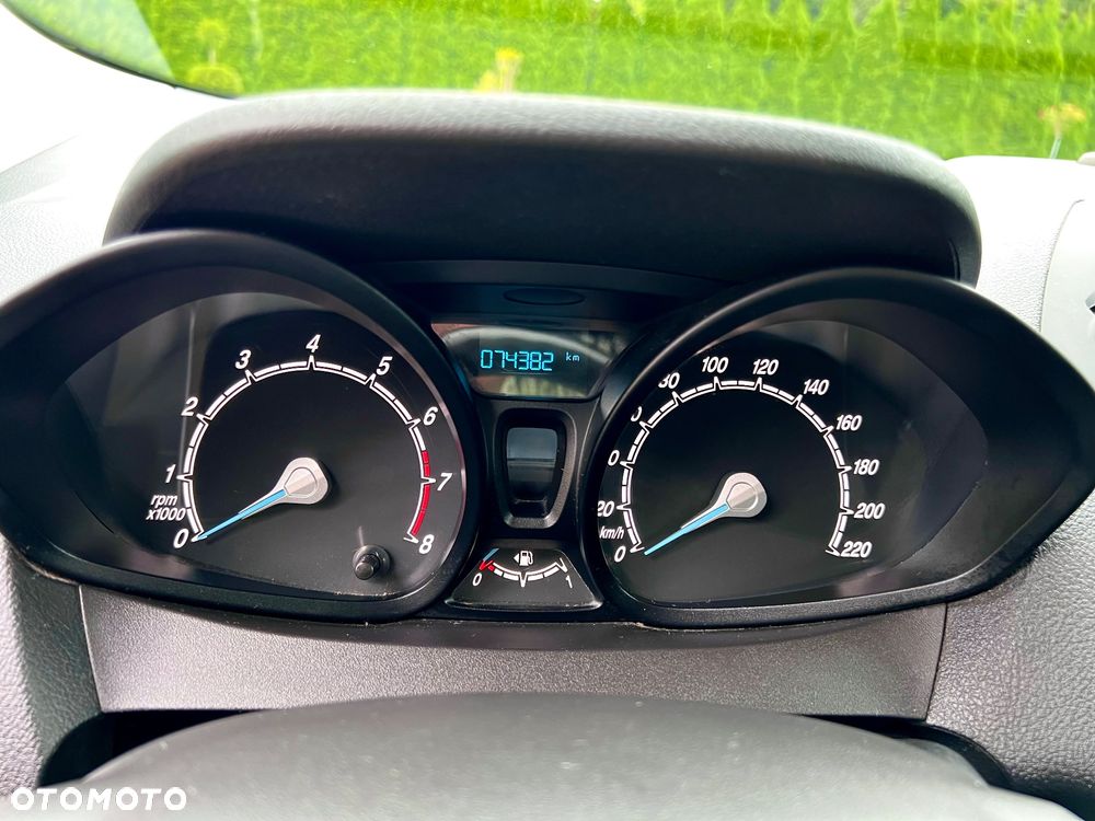 Ford Transit Courier - 17