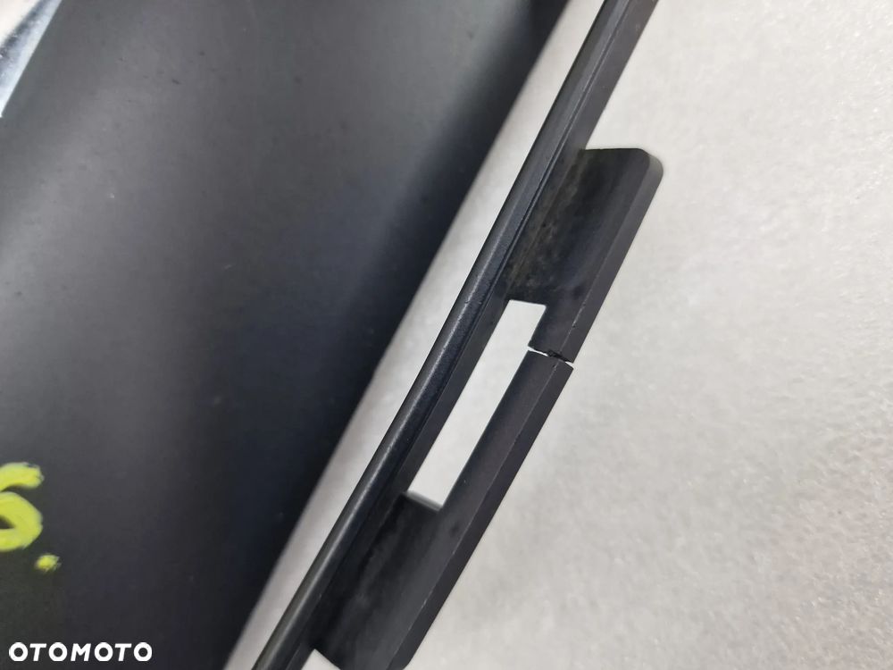 AUDI A4 B9 8W0 S-LINE 15- PRAWA KRATKA BOCZNA ZDERZAKA PRZEDNIEGO PRZÓD , NR 8W0807682F , NR AUKCJI D/96 - 11