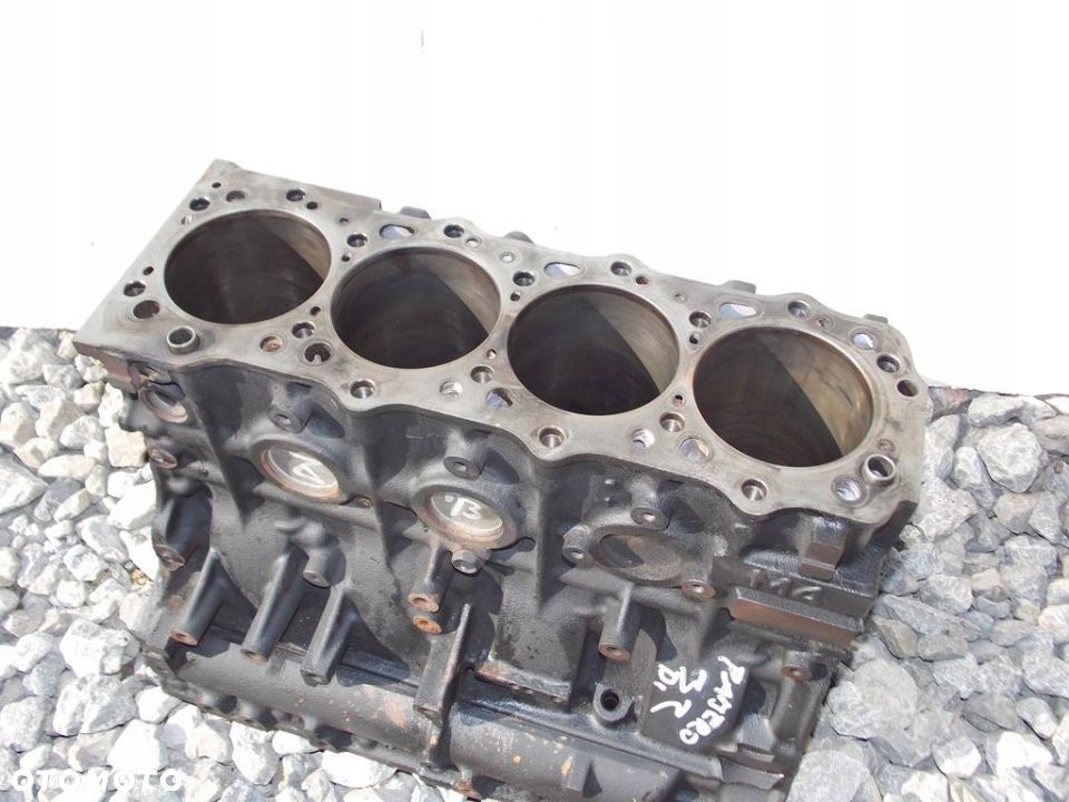 Blok silnika Mitsubishi Pajero III 3.2 DI 4M41 - 8