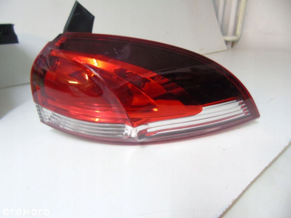 Renault Clio IV kombi lampa tylna 265507408R - 2
