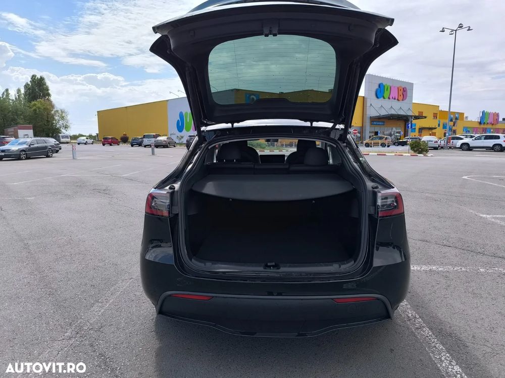 TESLA Model Y 2023 — imagine 8