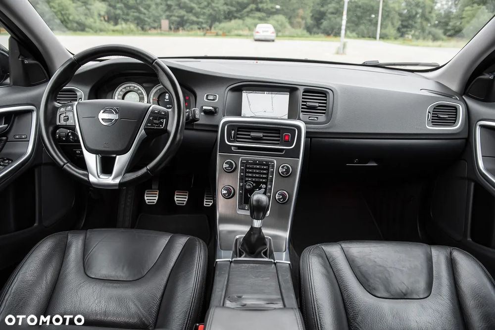Volvo V60 D2 Summum - 27
