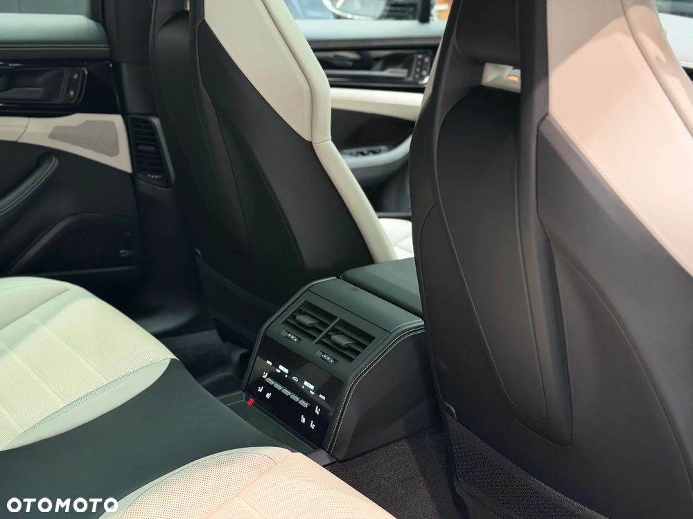 Porsche Panamera 4 E-Hybrid PHEV - 27