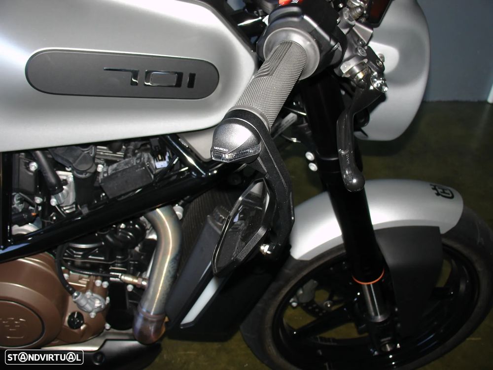 Husqvarna Vitpilen 701 - 17