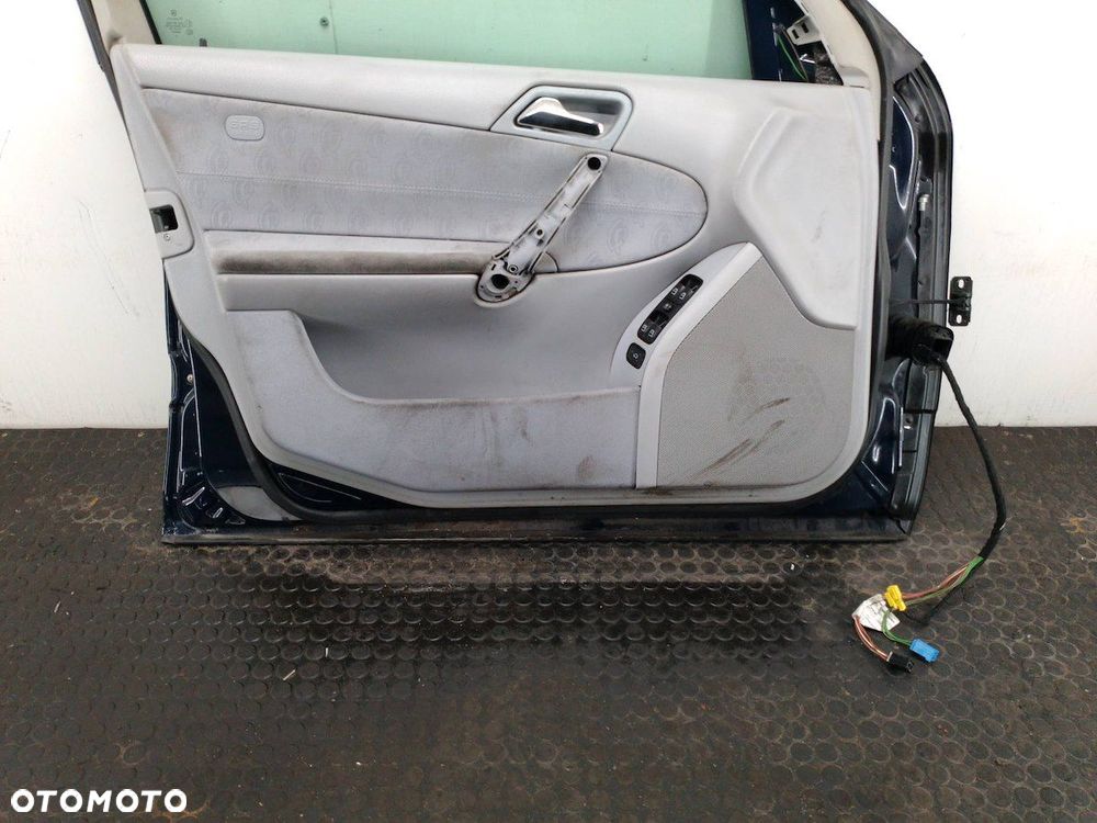 DRZWI PRZÓD LEWY  MERCEDES-BENZ KLASA C W203 904 - 9