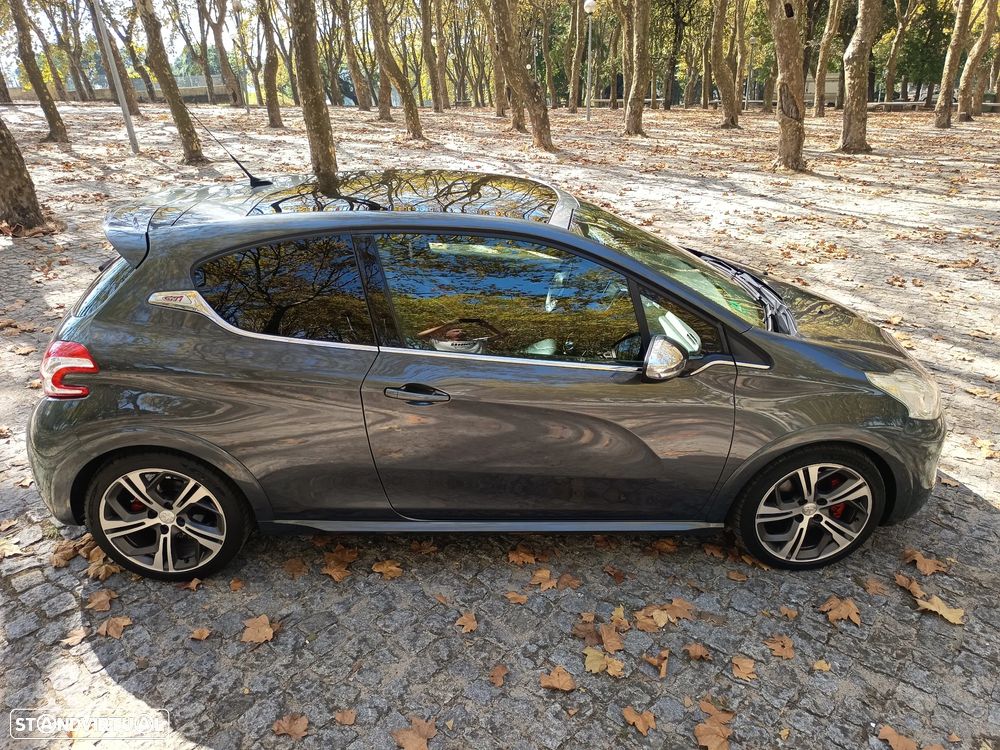 Peugeot 208 GTI 200 THP - 29