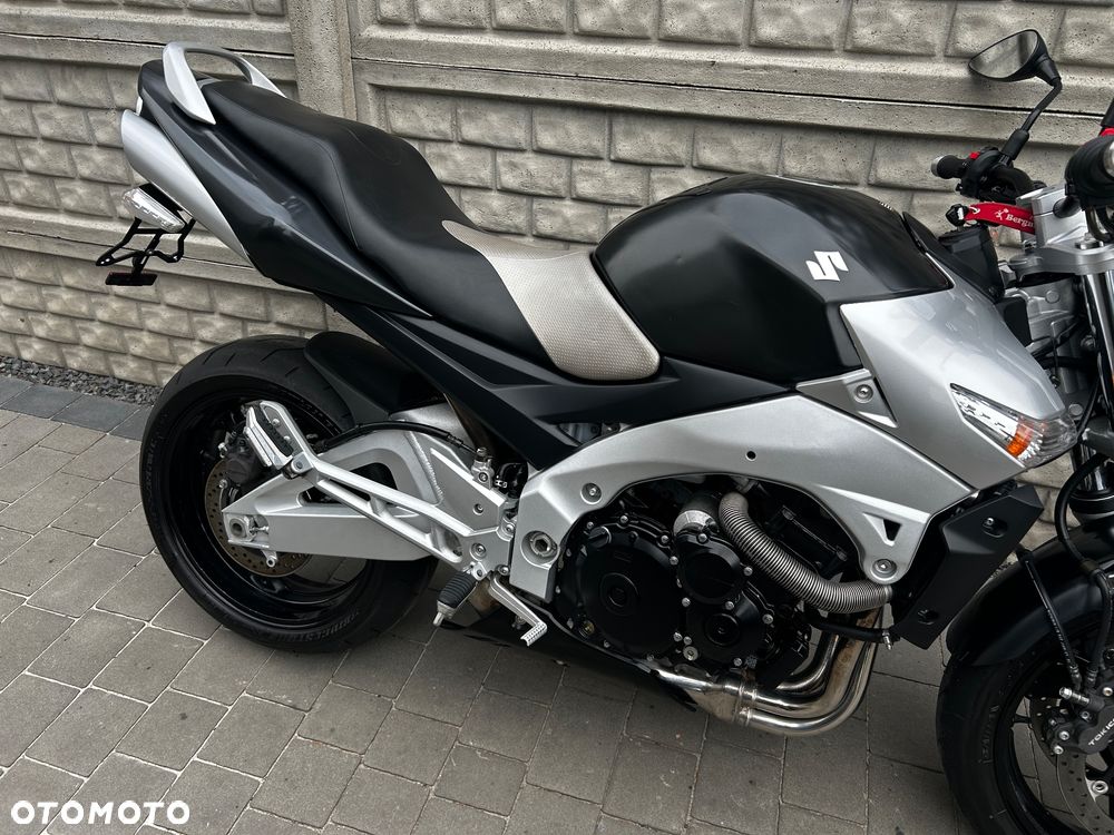 Suzuki GSR - 5