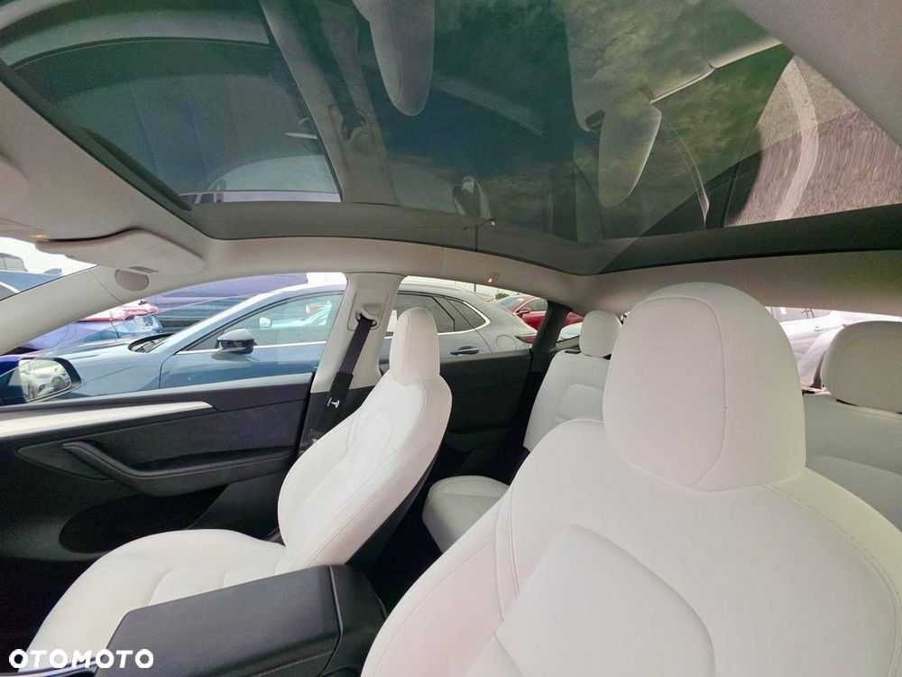 Tesla Model Y Long Range Dual Motor AWD - 13