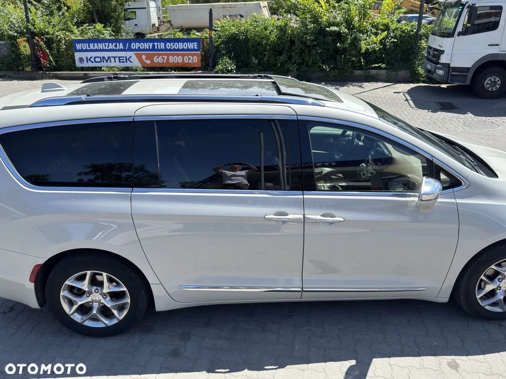 Chrysler Pacifica - 8