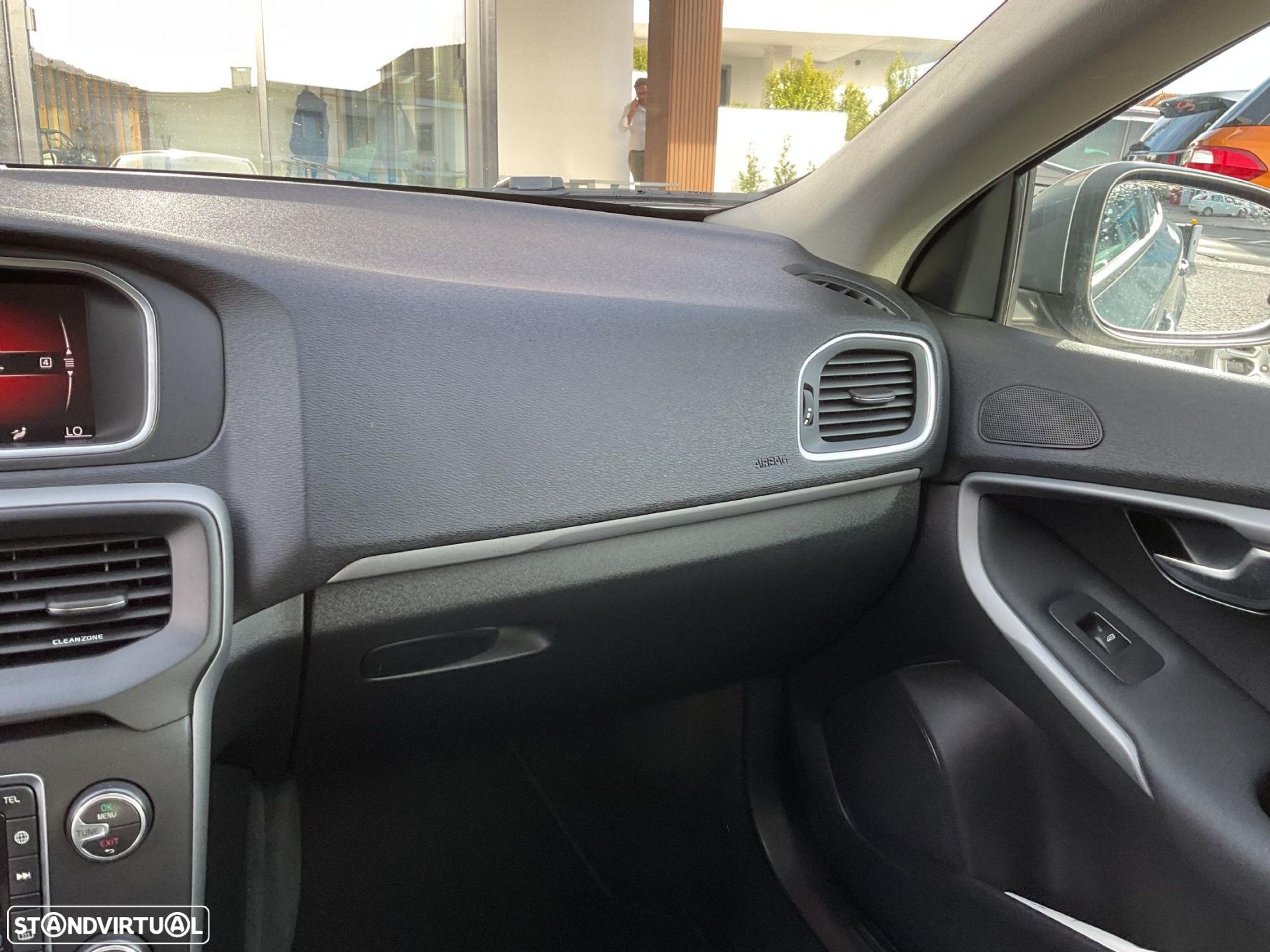 Volvo V40 2.0 D2 Momentum Geartronic - 34