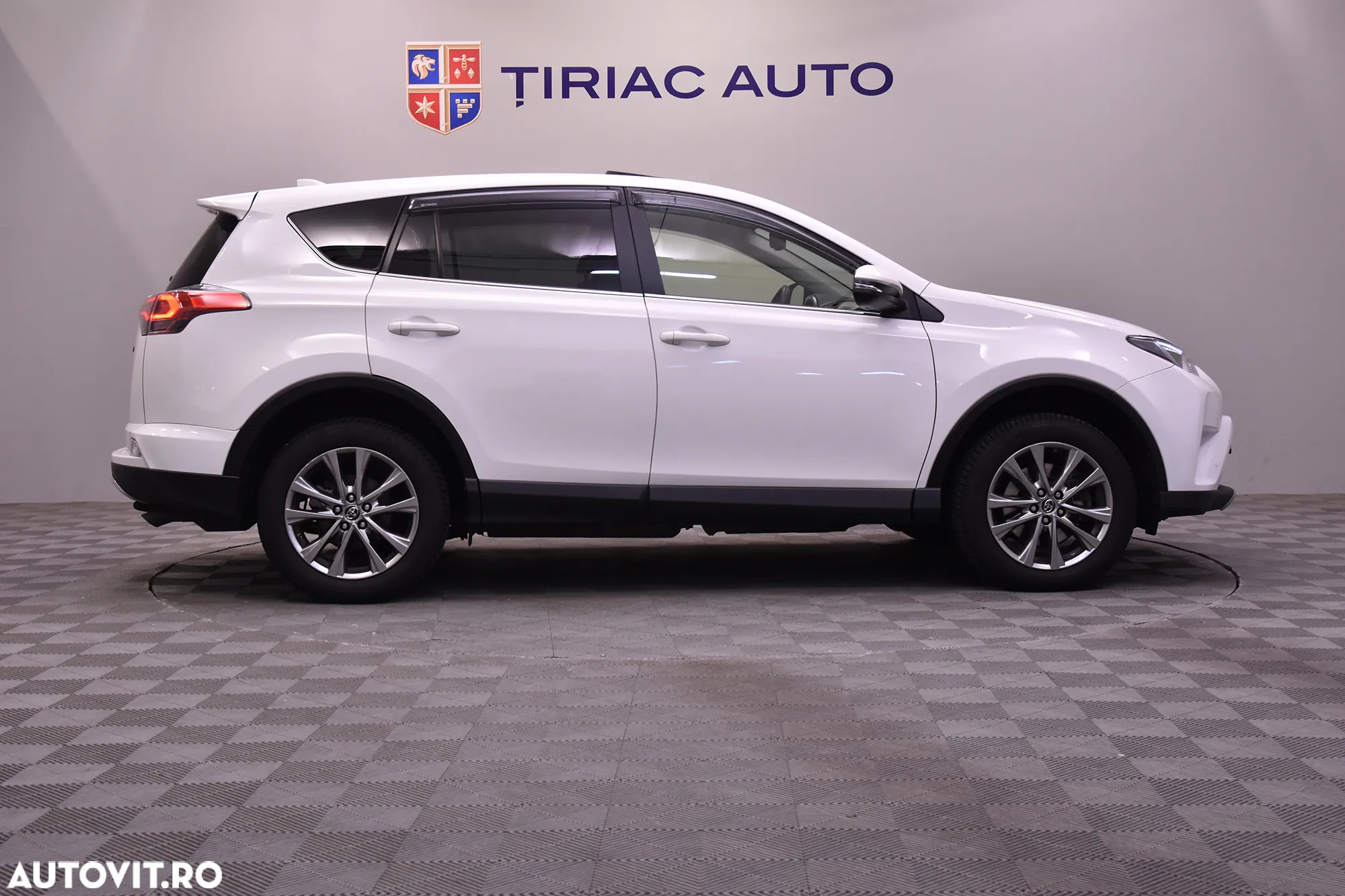 Toyota RAV4 - 6