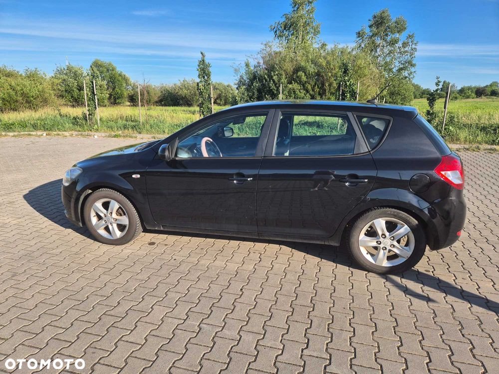 Kia Ceed - 1
