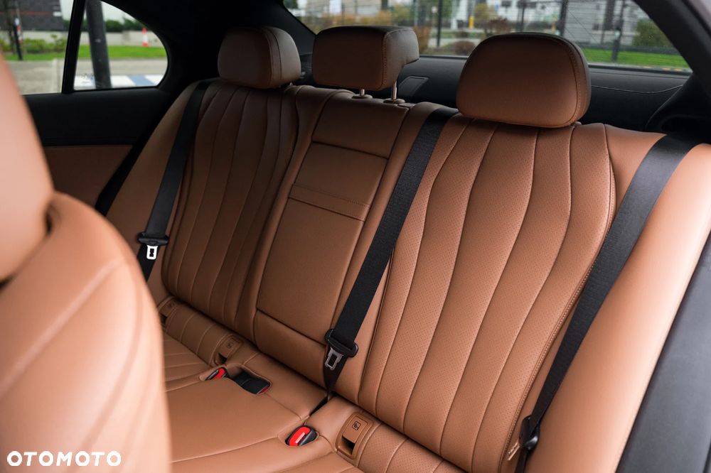 Mercedes-Benz Klasa E 220 d mHEV 4-Matic AMG 9G-Tronic - 25
