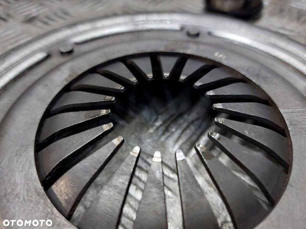 SPRZĘGŁO TARCZA + DOCISK + ŁOŻYSKO OPOROWE FIAT PANDA II 1.2 8V - 2