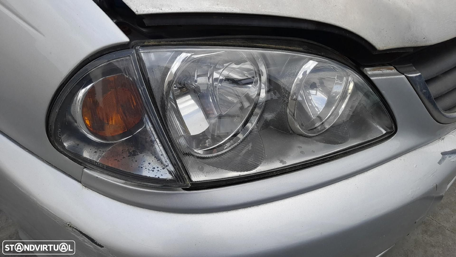Ótica / farol direita TOYOTA Avensis Liftback (_T22_) - 2