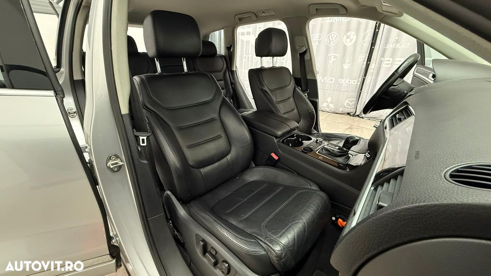 Volkswagen Touareg - 21