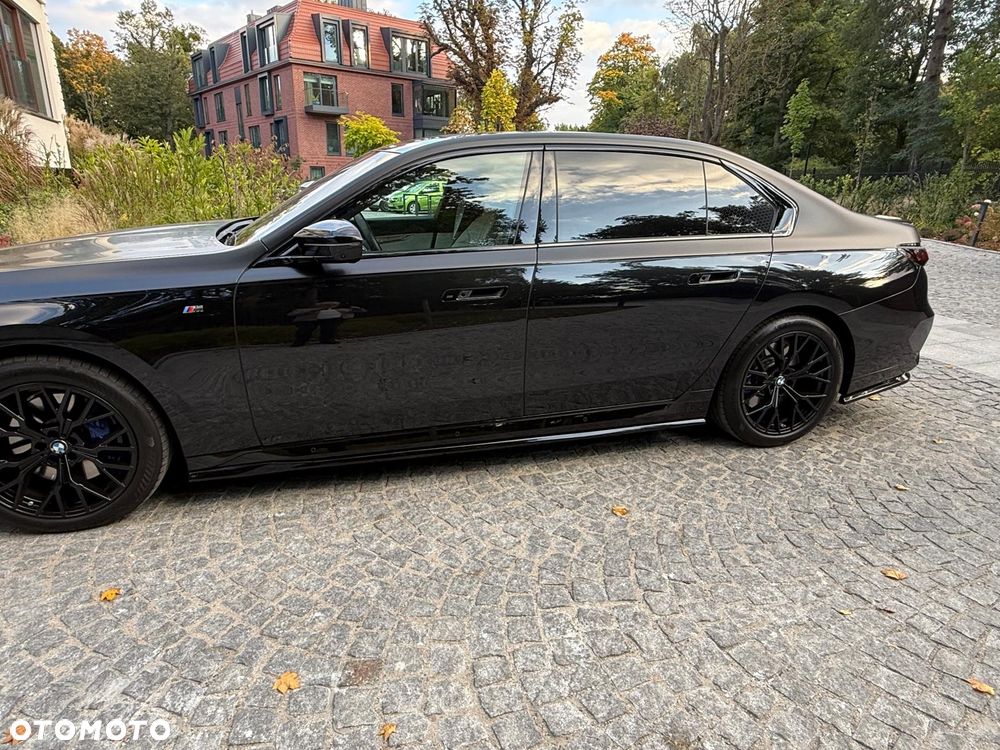 BMW Seria 7 2025 photo 2