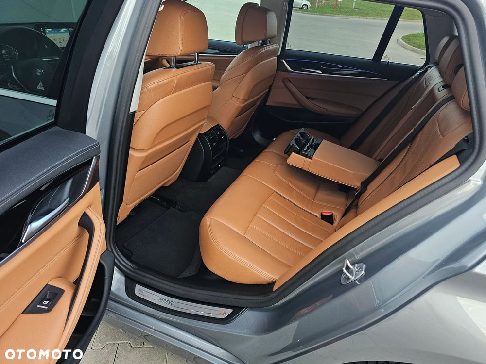 BMW Seria 5 520i GPF Luxury Line sport - 27