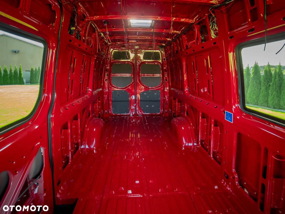 Mercedes-Benz Sprinter - 9
