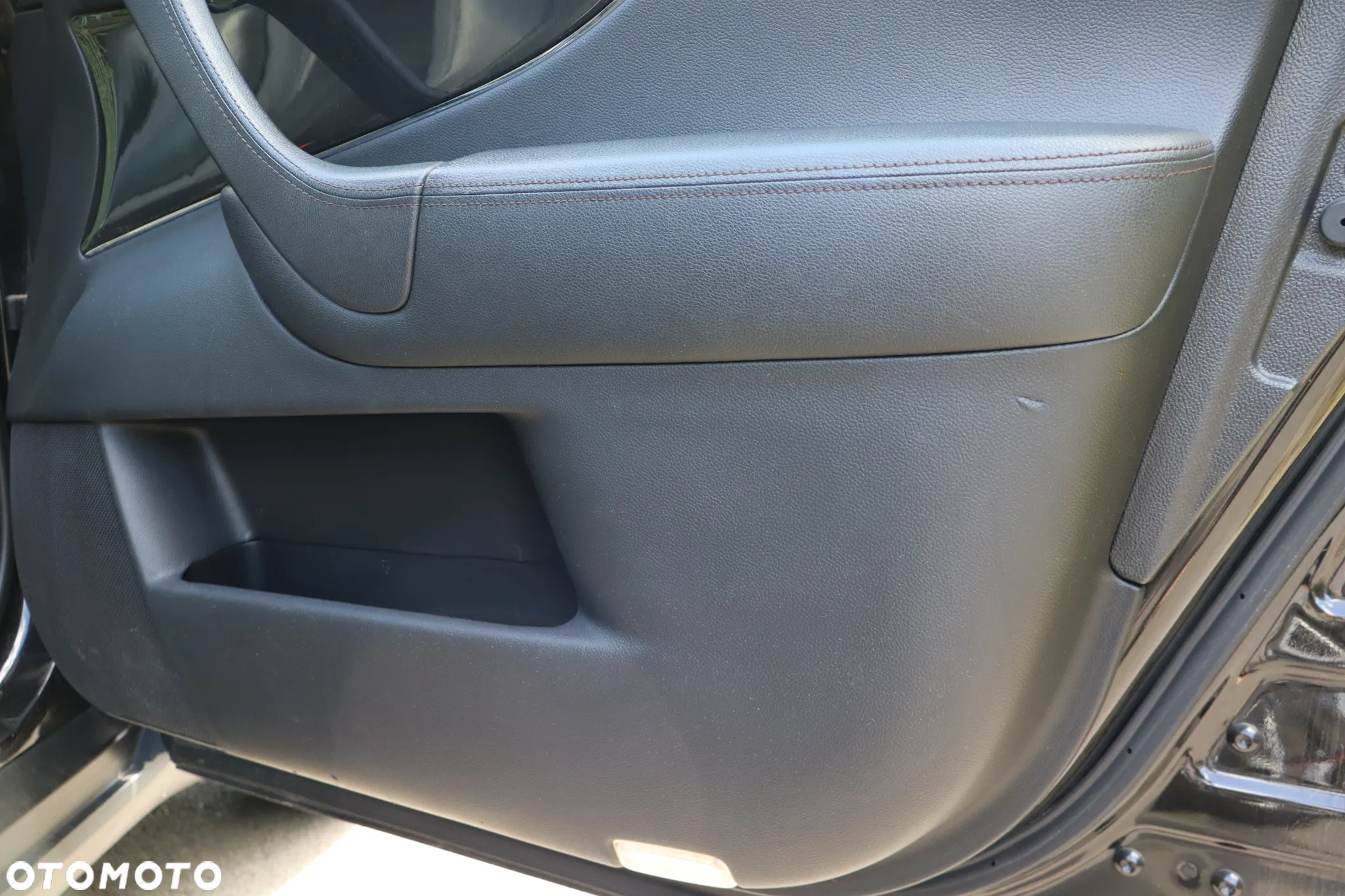 FOTEL FOTELE KANAPA TAPICERKI DRZWI ZAGŁÓWEK TV AUDIOMEDIA SKÓRA INFINITY FX II LIFT QX70S 2012 - 26