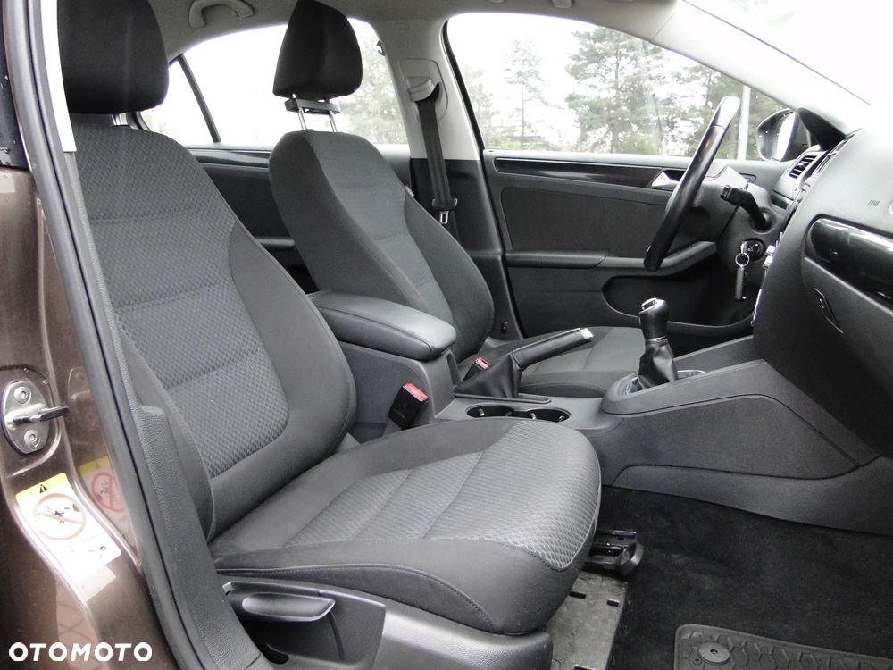 Volkswagen Jetta 1.2 TSI Comfortline - 23