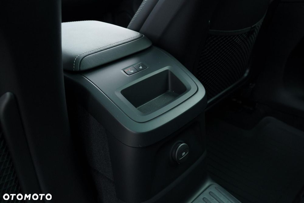 Volvo XC 60 T6 Plug-In Hybrid AWD Plus Dark - 34