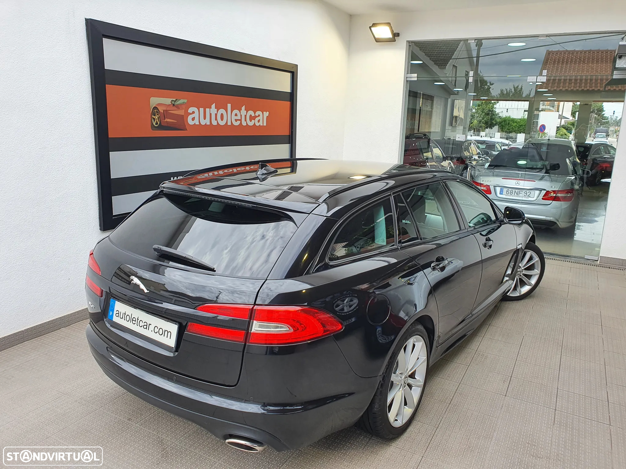 Jaguar XF Sportbrake 2.2 D Premium Luxury - 20