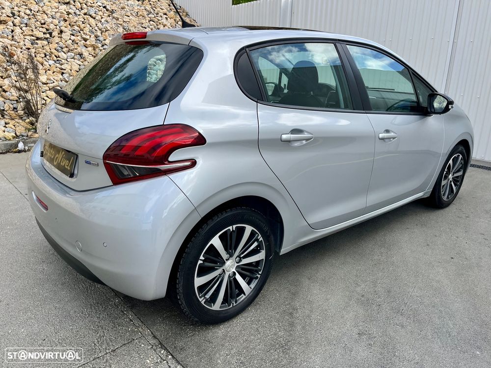 Peugeot 208 1.2 PureTech Allure - 23