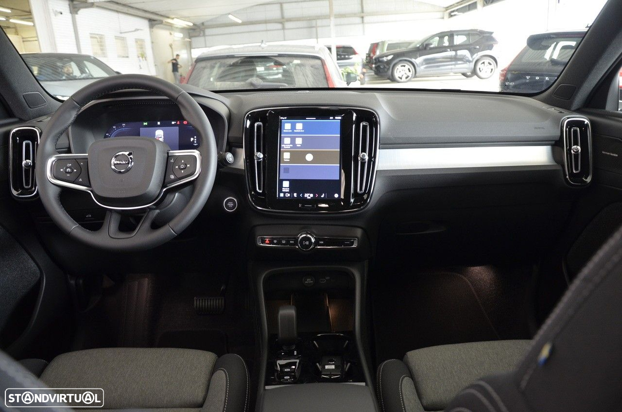 Volvo XC 40 2.0 B3 Black Edition - 11