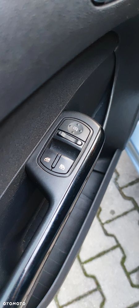 Opel Corsa 1.4 16V Cosmo - 19