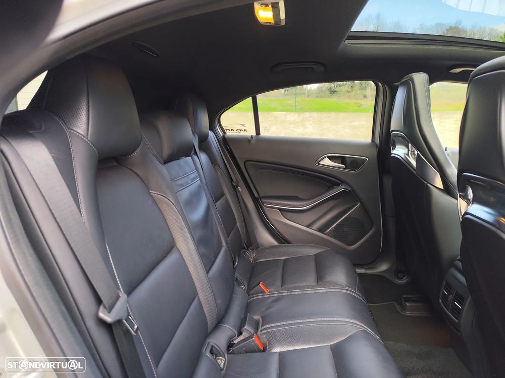 Mercedes-Benz A 45 AMG 4-Matic - 11