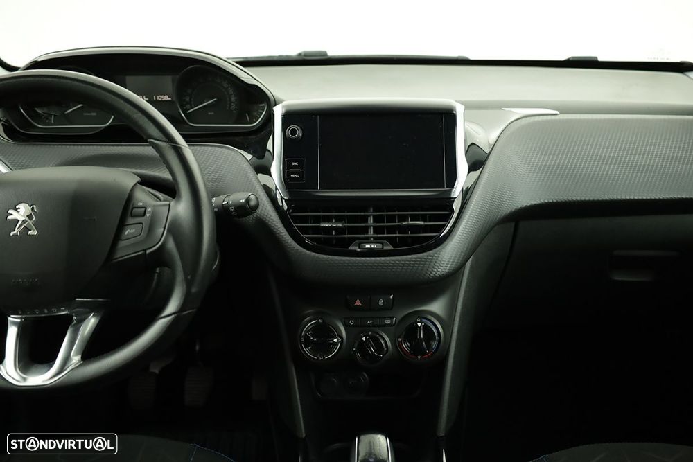 Peugeot 2008 1.2 PureTech Signature - 8