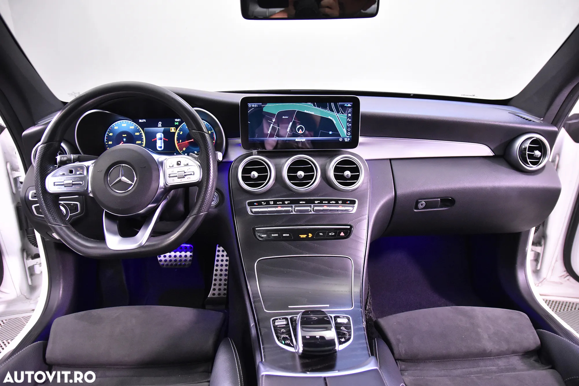 Mercedes-Benz C 300 Coupe 9G-TRONIC AMG Line - 9