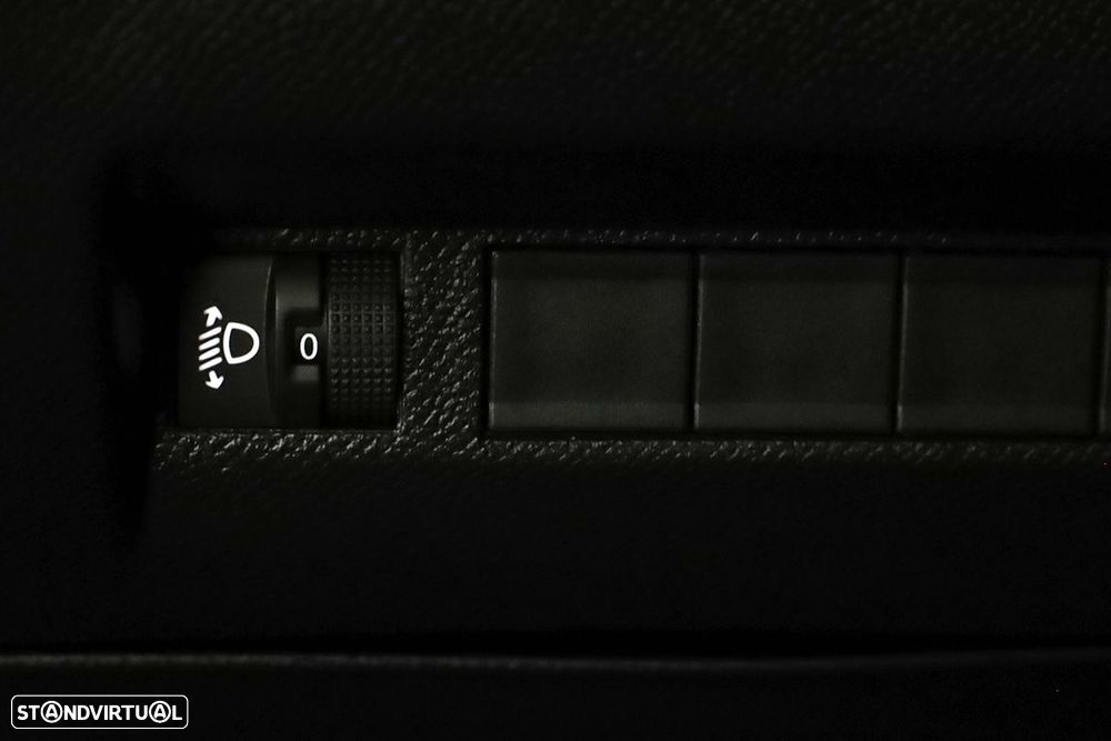Peugeot 2008 1.2 PureTech Allure EAT8 - 18