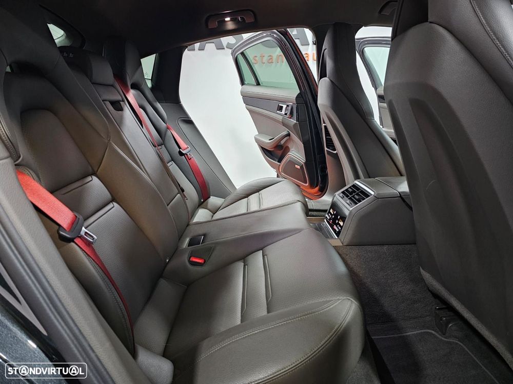 Porsche Panamera 4 E-Hybrid - 13