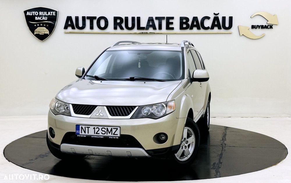 Mitsubishi Outlander - 2