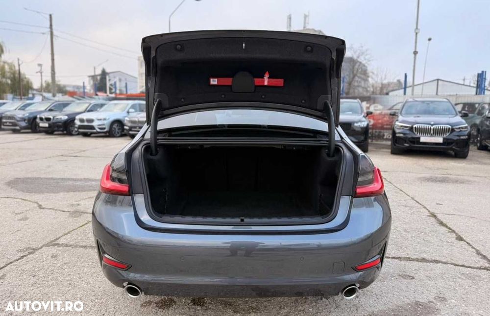 BMW Seria 3 320i AT - 13