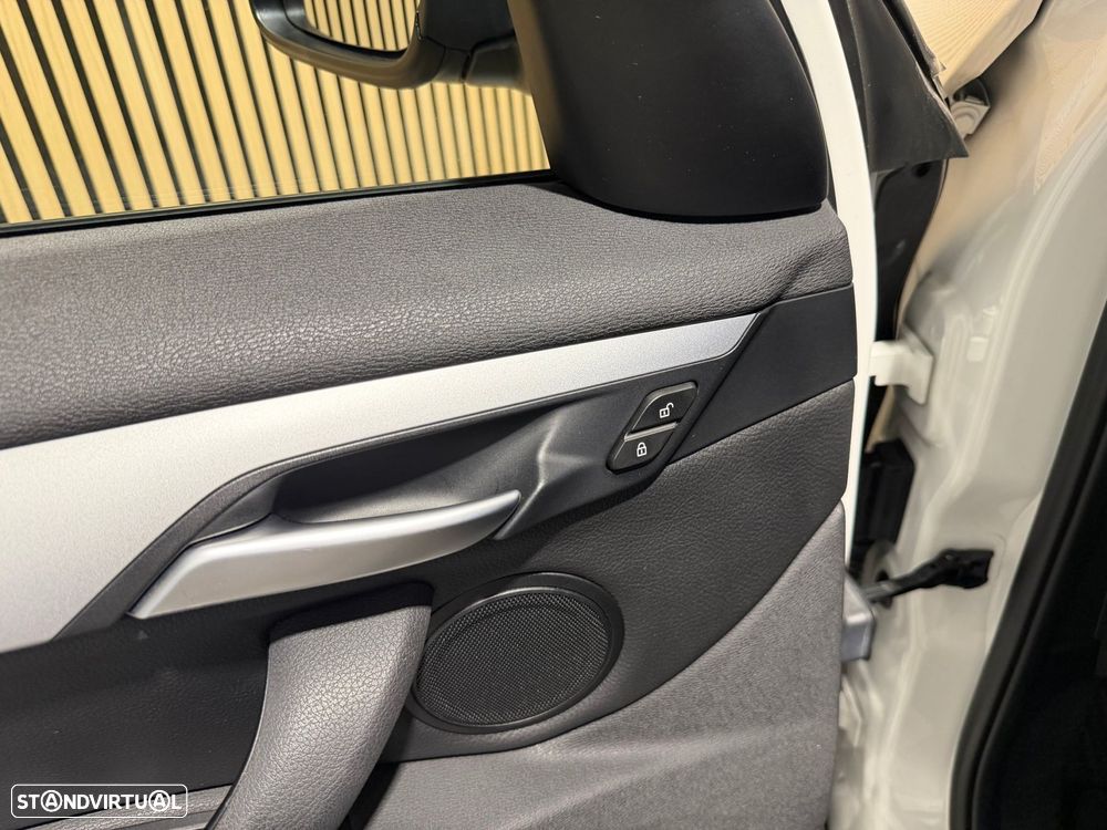 BMW X1 16 d sDrive Advantage - 37