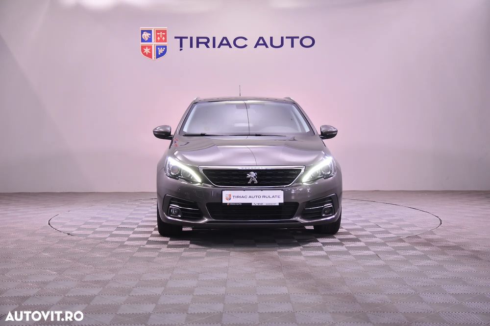 Peugeot 308 - 8